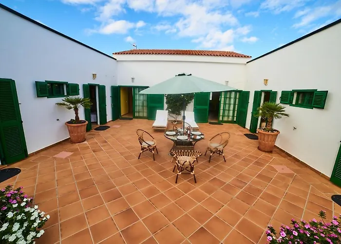 La Maison Dandres, By Comfortable Luxury Villa La Oliva